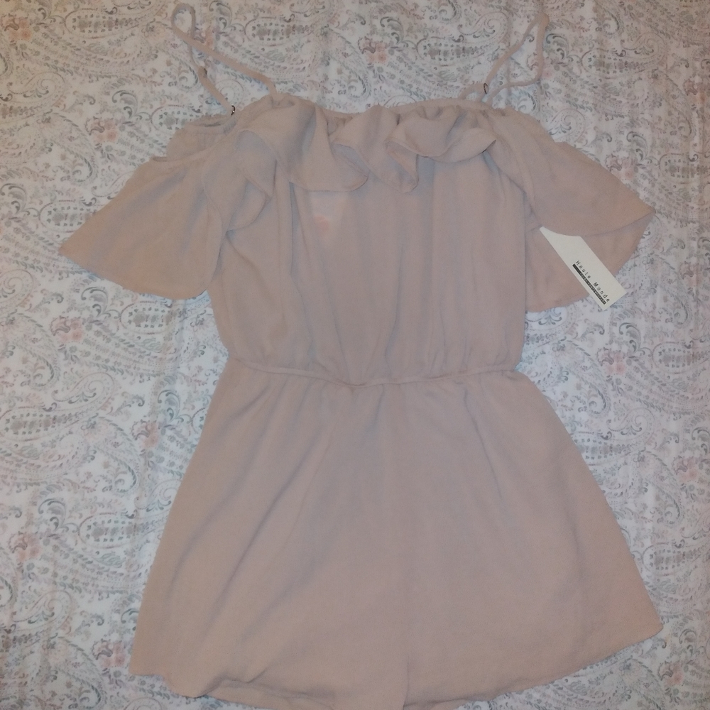 I am selling a romper.